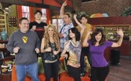 images (9) - Magicienii din waverly place