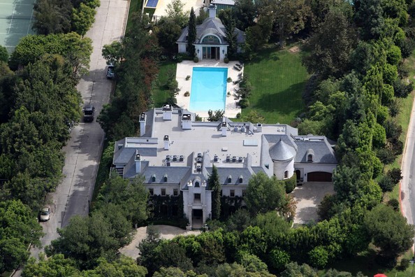 Michael+Jackson+FILE+PHOTO+Beverly+Hills+Mansion+Bl9G8ZmtScAl - Michael Jackson