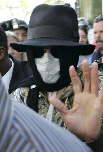 Michael+Jackson+Michael+Jackson+Dies+Photos+ZQ2FyRVAiTGl