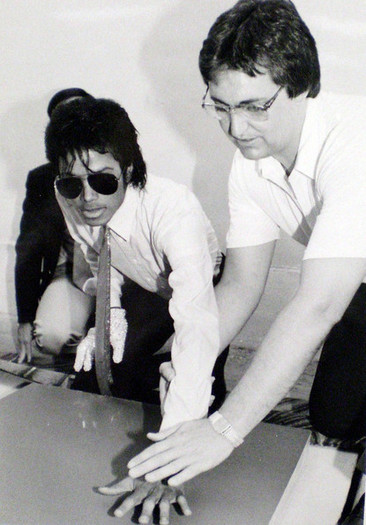 Michael+Jackson+Michael+Jackson+Hand+Footprints+_FawnWftON0l