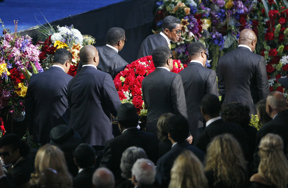 Michael+Jackson+Michael+Jackson+Memorial+Service+b_wqr_HRpRTl - Michael Jackson