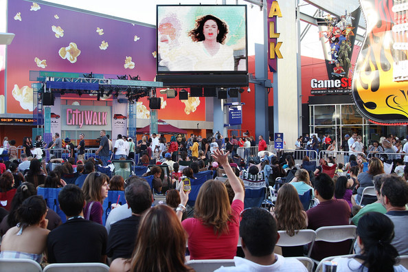 Michael+Jackson+Universal+CityWalk+Becomes+mT8vNFIYZ2el - Michael Jackson