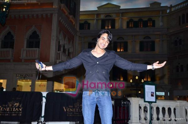 normal_Angad Hasija at Star Pariwar rehearsals from Macau on 21st March 2011 (127)