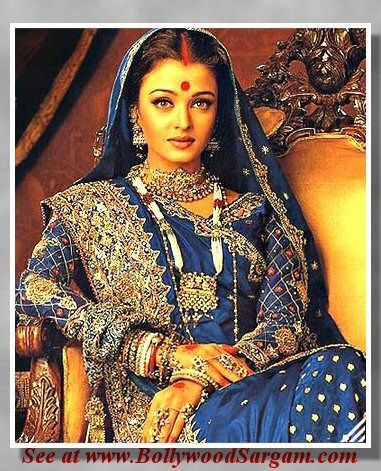 Aishwarya_Rai_looking_Sexy_in_Saree_0114_56_51
