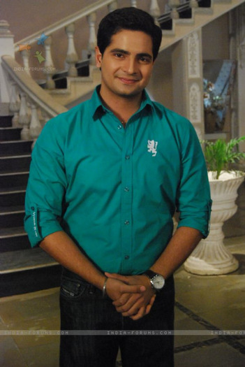 119238-karan-mehra-as-natik