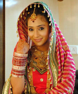 BEE_sara-khan - Sadhna-Sara Khan