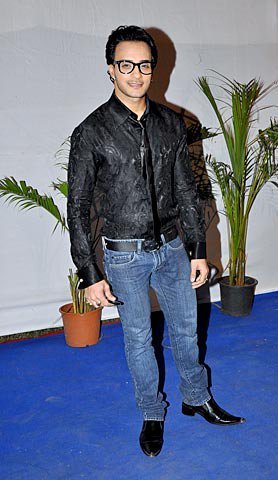 163160_120312744706422_100001830921976_147327_1062717_n