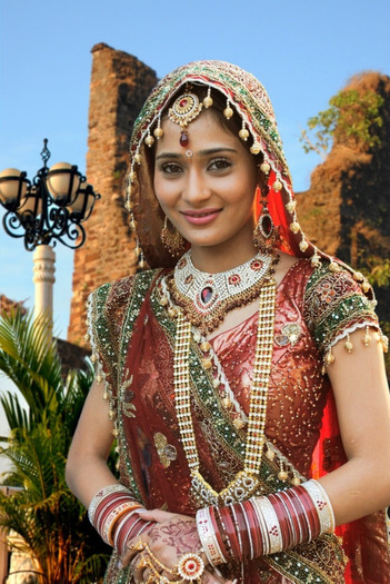 Sara Khan\'s Punjabi bride look for Ram Milaayi Jodi