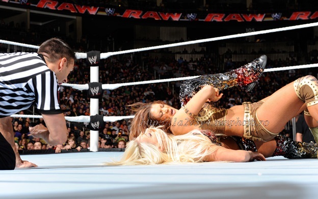 RAW_930_Photo_051 - maryse vs eve torres 21 martie 2011