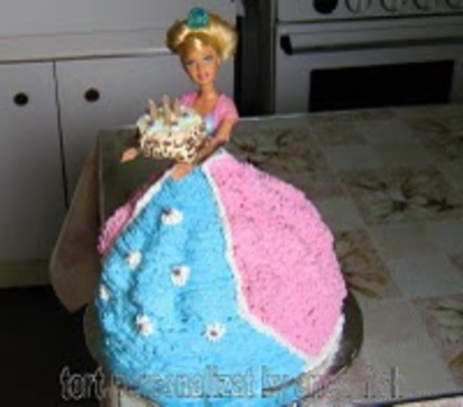 006 Barbie cu tort