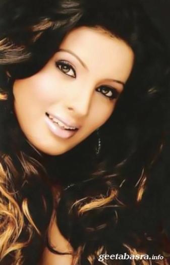 geeta-basra-41-wallpaper