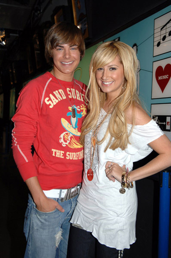 28 - club ashley tisdale