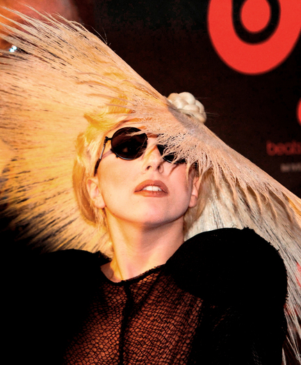 Gaga_at_monster_booth2