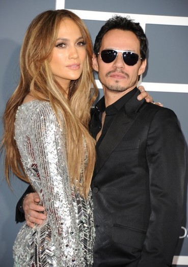 jennifer-lopez-2011-grammy-awards-02132011-14-430x611