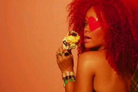 RIHANNA_SM_VIDEO