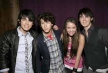 miley cyrus and jonas brothers - 02 06 2007 Jonas Brothers Concert-Six Flags