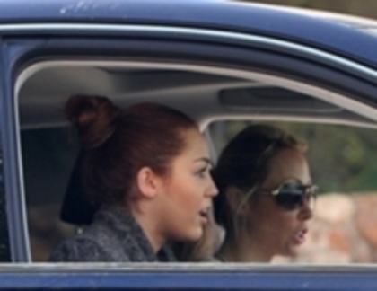 miley cyrus - 07 03 2011 Heading To The Studio With Her Mom This