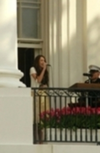 miley cyrus - 08 04 2007 White House Easter Egg Hunt