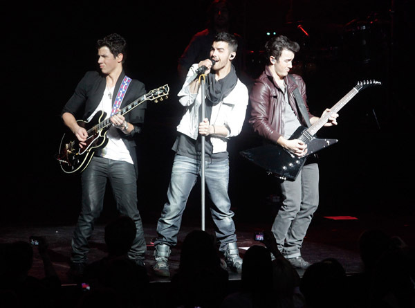 Jonas-2011-nick-jonas-20345273-600-445 - Concert 4 hope