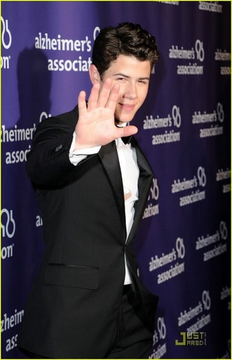 Nick-A-Night-At-Sardi-s-2011-nick-jonas-20232166-792-1222