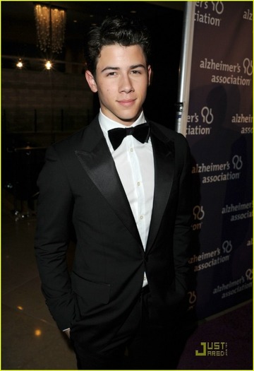 Nick-A-Night-At-Sardi-s-2011-nick-jonas-20232269-839-1222