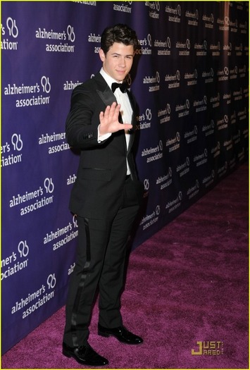 Nick-A-Night-At-Sardi-s-2011-nick-jonas-20232328-826-1222