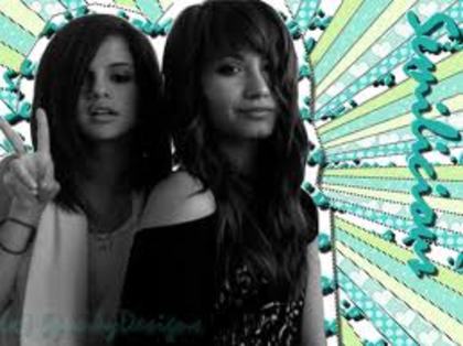 Selena Gomez and Demi Lovato - poze cu selena si demi