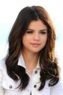 31224542_HCGHYSWRQ - Selena Gomez