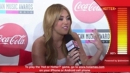 miley cyrus - 02 11 10-American Music Awards-Red Carpet Interview HD