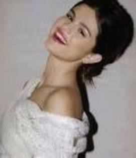 lşztiu - sunt fan selena gomez