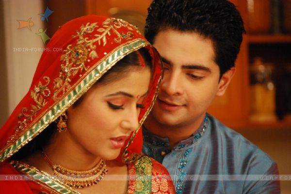 40471-romantic-scene-of-akshara-and-natik - Akshara si Naitik