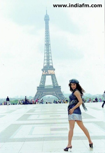 Juhi_Chawla_1256838464_2