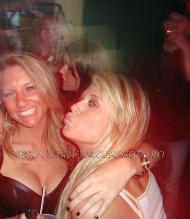 kelly kelly cu prietenii (150) - best friends