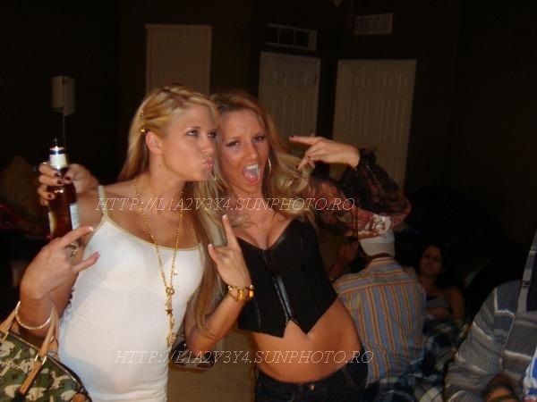 kelly kelly cu prietenii (151) - best friends