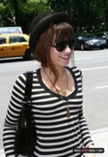 Demi Lovato - Demi Lovato Arriving At her hotel in New York City 2008-06-11