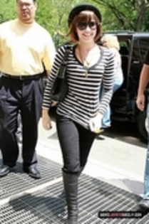 Demi Lovato - Demi Lovato Arriving At her hotel in New York City 2008-06-11