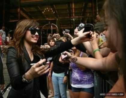 Demi Lovato - Demi Lovato Arriving At The Hotel in New York City 2008-08-12