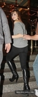 Demi Lovato - Demi Lovato Arriving At The Hotel in New York City 2008-08-28