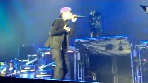 bscap0219 - Miley Cyrus and Justin Live Overboard