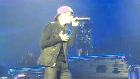 bscap0221 - Miley Cyrus and Justin Live Overboard