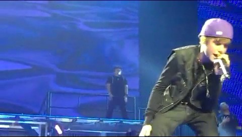 bscap0335 - Miley Cyrus and Justin Live Overboard