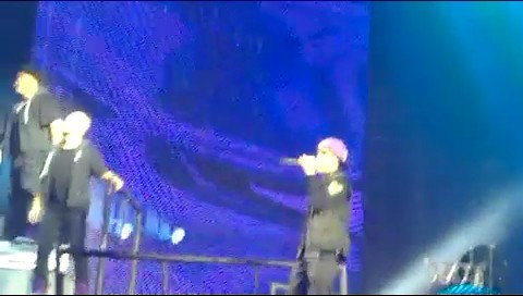 bscap0400 - Miley Cyrus and Justin Live Overboard