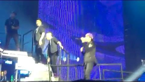 bscap0402 - Miley Cyrus and Justin Live Overboard