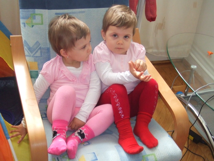 DSCF3482 - Ioana si Ana - martie 2011