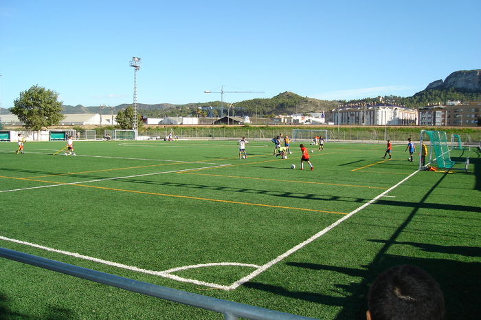 09 La fotbal pe un teren artificial - In vizita la sora mea in Spania