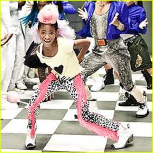 imagesCA0DQY0B - OoWillow Smith Oo