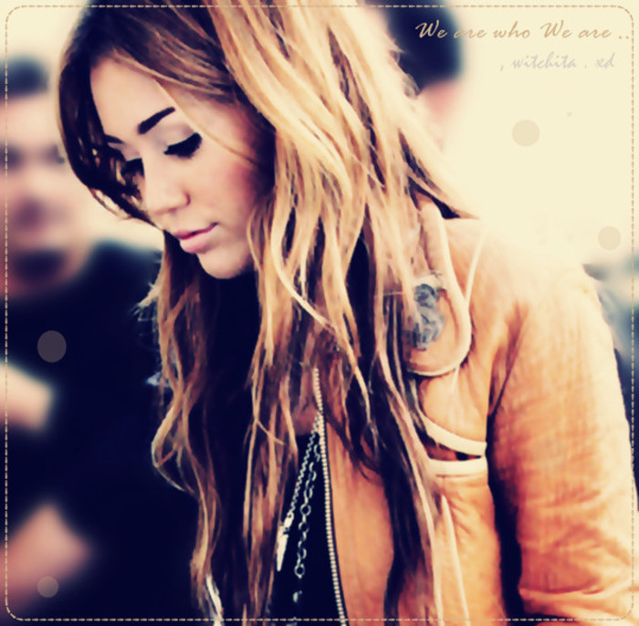 0089591183 - Miley Glittery