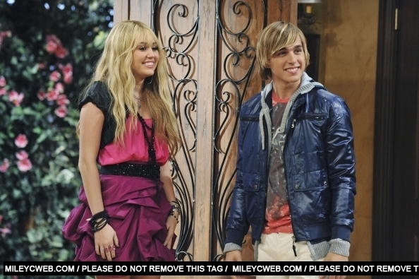 Hannah-jake-in-hannah-montana-season-4-hannah-montana-20336853-594-395 - 0-0 hannah and jake in hannah montana season 4