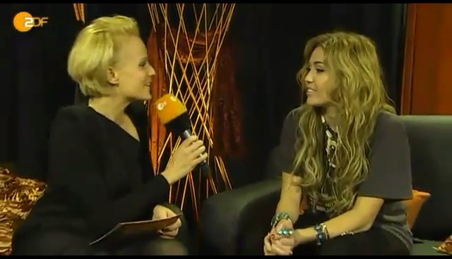 bscap0002 - Miley Cyrus At Wetten Dass Backstage Interview