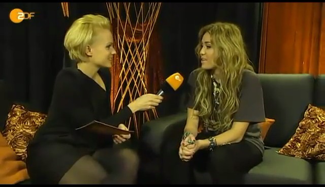 bscap0005 - Miley Cyrus At Wetten Dass Backstage Interview